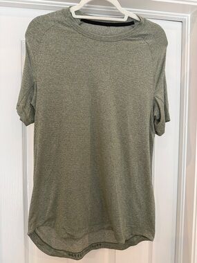 lululemon athletica Men’s Olive Crew Short Sleeve Tee